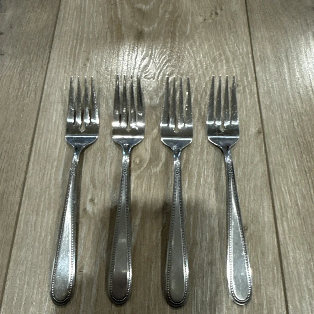 Stanley Roberts Rogers Co‎ Stainless Korea Vanity 4 Salad Forks Beaded Outline